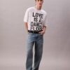 Marc Hundley Pride Love este un tricou relaxat de dans Marc Hundley Pride Love este un tricou relaxat de dans