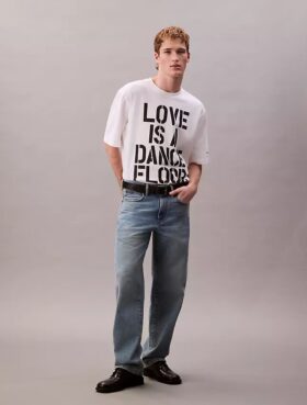 Marc Hundley Pride Love este un tricou relaxat de dans