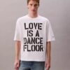 Marc Hundley Pride Love este un tricou relaxat de dans Marc Hundley Pride Love este un tricou relaxat de dans