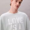 Marc Hundley Pride Love este un tricou relaxat de dans