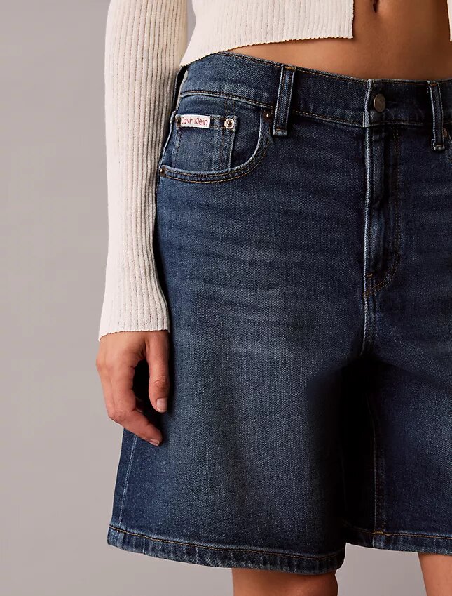 Șorturi din denim cu tiv rulat și croială în A Șorturi din denim cu tiv rulat și croială în A