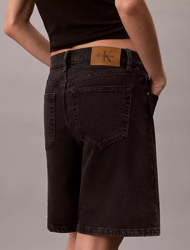 Șorturi din denim cu tiv rulat și croială în A Șorturi din denim cu tiv rulat și croială în A