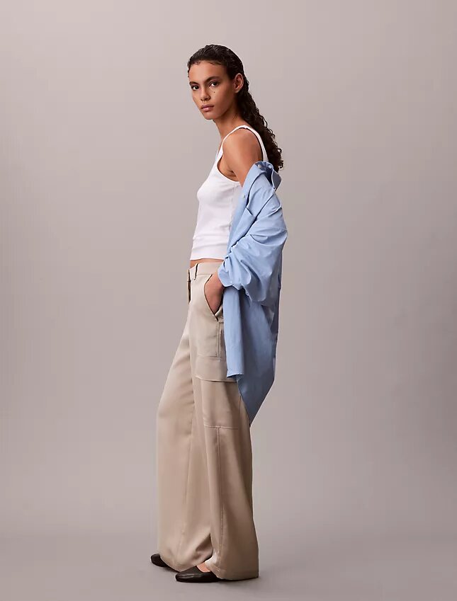 Pantaloni cargo relaxați din saten twill Pantaloni cargo relaxați din saten twill