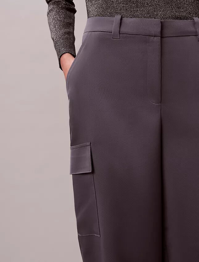 Pantaloni cargo relaxați din saten twill Pantaloni cargo relaxați din saten twill