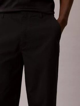 Pantaloni chino croiți, relaxați, în stilul anilor ’90