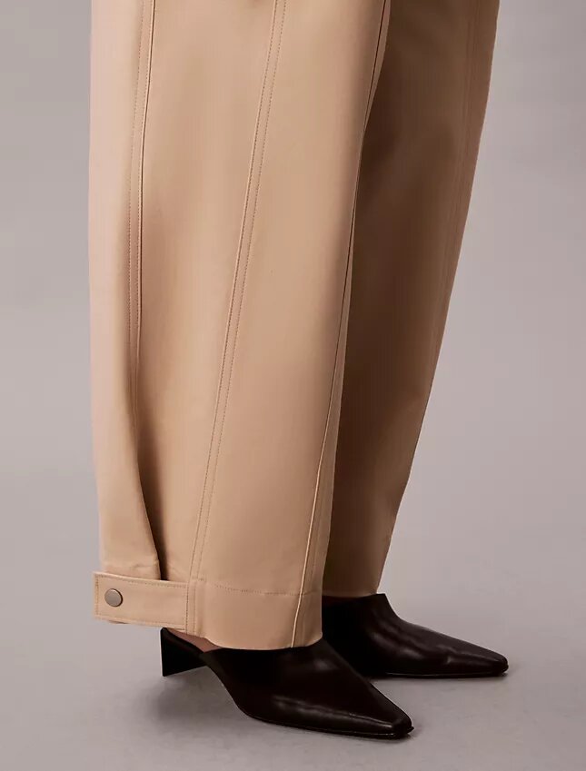 Pantaloni chino cu croi larg și talie ajustabilă Pantaloni chino cu croi larg și talie ajustabilă