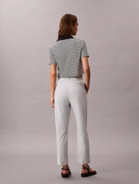 Pantaloni chino din bumbac elastic, cu croială dreaptă