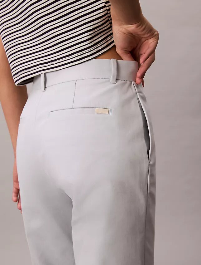 Pantaloni chino din bumbac elastic, cu croială dreaptă Pantaloni chino din bumbac elastic, cu croială dreaptă