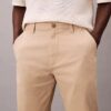 Pantaloni chino drepți standard Pantaloni chino drepți standard