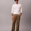 Pantaloni chino largi în stilul anilor ’90