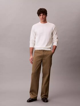 Pantaloni chino largi în stilul anilor ’90