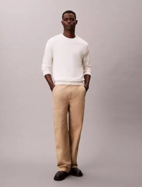 Pantaloni chino largi în stilul anilor ’90
