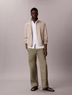 Pantaloni chino largi în stilul anilor ’90
