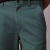 Pantaloni chino largi în stilul anilor ’90