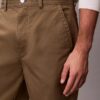 Pantaloni chino largi în stilul anilor ’90