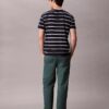 Pantaloni chino largi în stilul anilor ’90