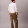 Pantaloni chino largi în stilul anilor ’90
