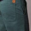 Pantaloni chino largi în stilul anilor ’90