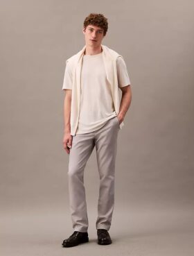 Pantaloni chino moderni din material elastic