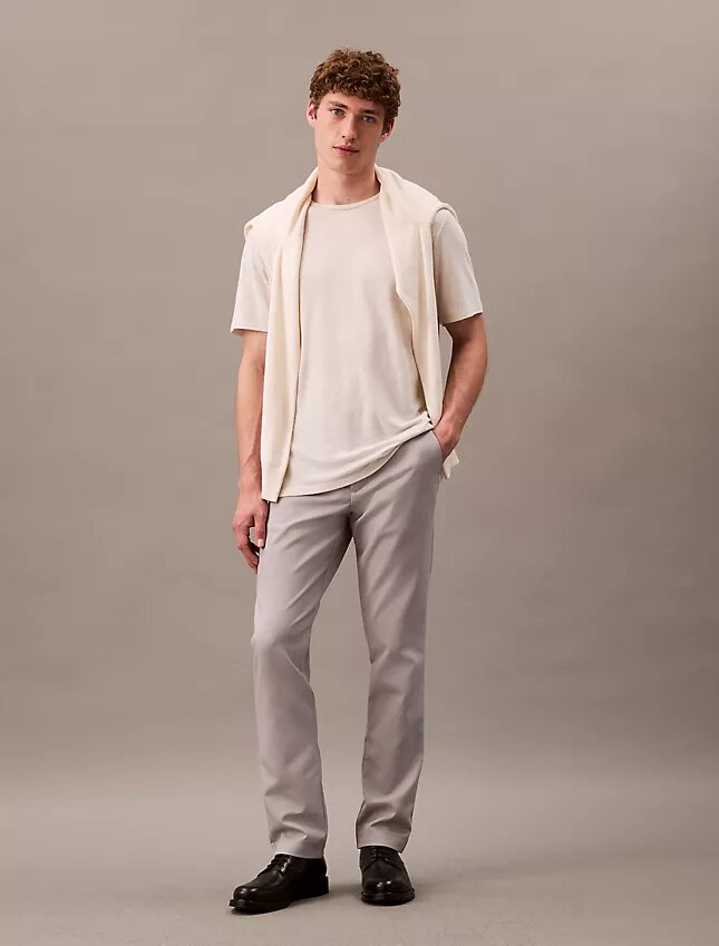 Pantaloni chino moderni din material elastic Pantaloni chino moderni din material elastic