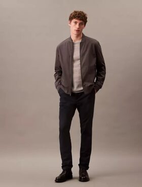 Pantaloni chino moderni din material elastic