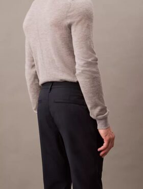 Pantaloni chino moderni din material elastic