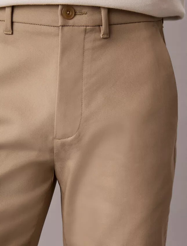 Pantaloni chino moderni din material elastic Pantaloni chino moderni din material elastic
