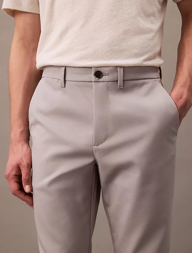Pantaloni chino moderni din material elastic Pantaloni chino moderni din material elastic