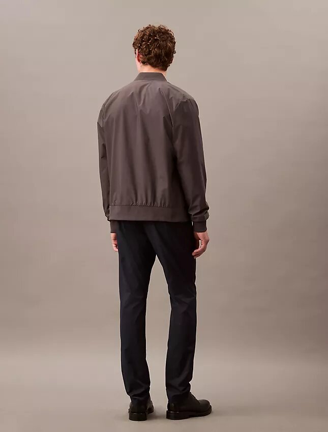 Pantaloni chino moderni din material elastic Pantaloni chino moderni din material elastic