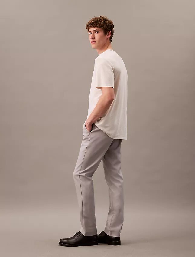 Pantaloni chino moderni din material elastic Pantaloni chino moderni din material elastic