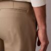 Pantaloni chino moderni din material elastic Pantaloni chino moderni din material elastic