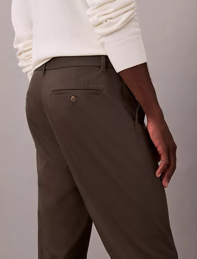 Pantaloni chino slim conici din satin de bumbac Pantaloni chino slim conici din satin de bumbac