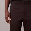Pantaloni chino slim conici din satin de bumbac Pantaloni chino slim conici din satin de bumbac