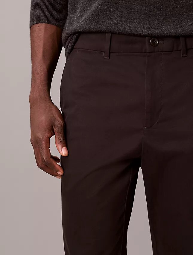 Pantaloni chino slim conici din satin de bumbac Pantaloni chino slim conici din satin de bumbac