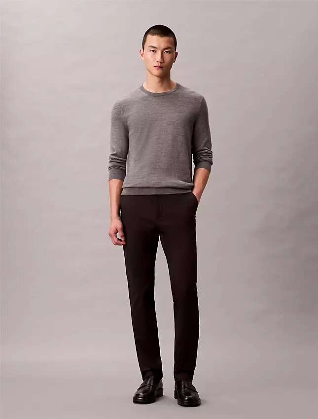 Pantaloni chino slim din satin de bumbac Pantaloni chino slim din satin de bumbac