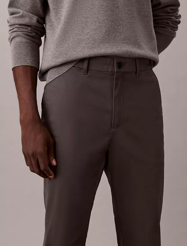 Pantaloni chino slim din satin de bumbac Pantaloni chino slim din satin de bumbac
