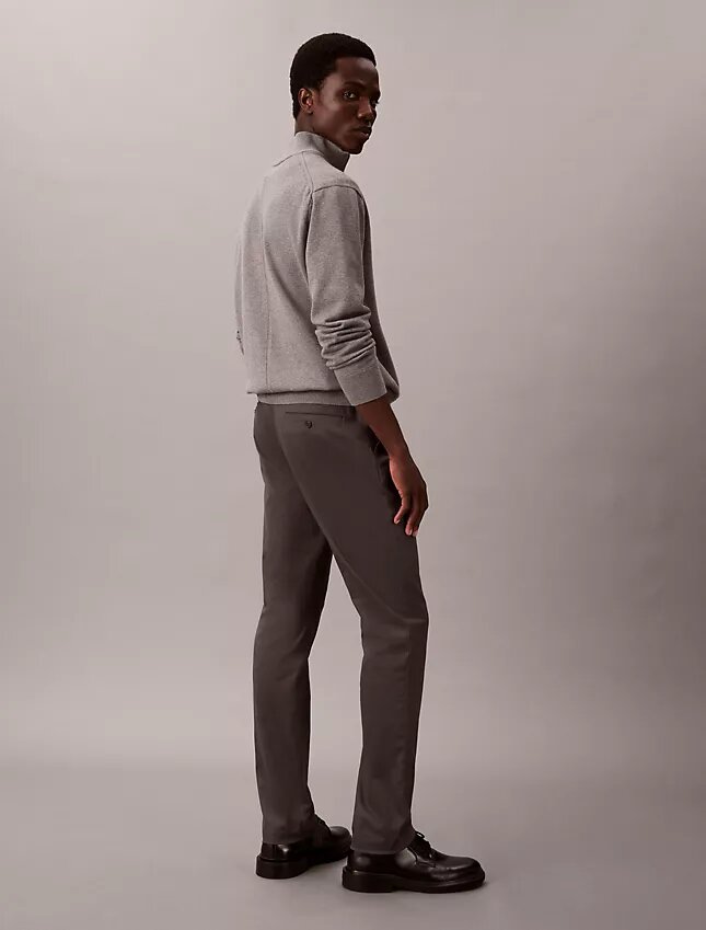 Pantaloni chino slim din satin de bumbac Pantaloni chino slim din satin de bumbac