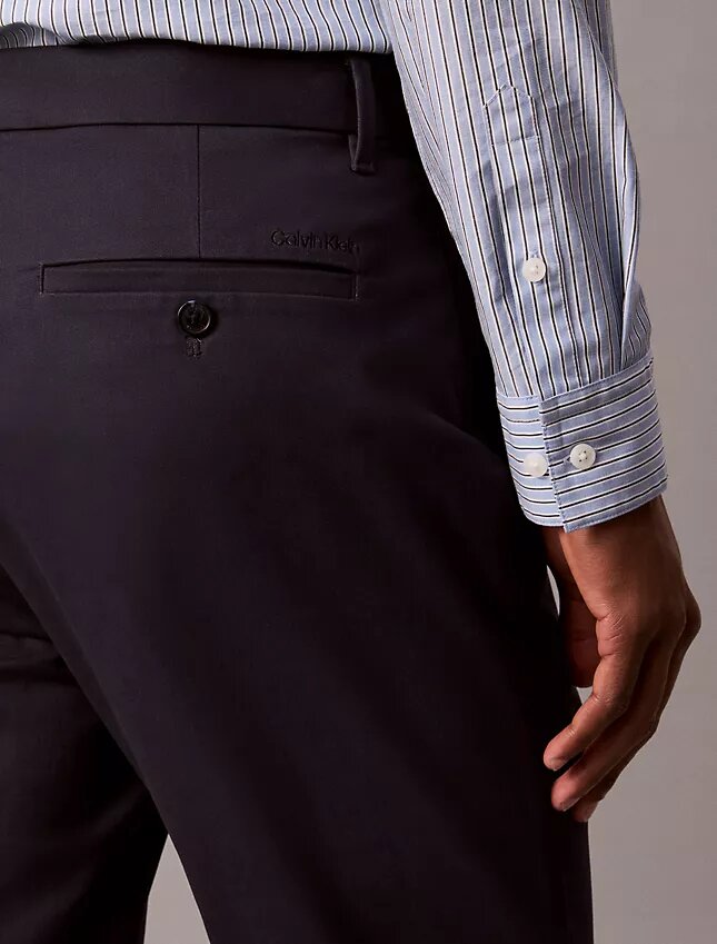 Pantaloni chino slim din satin de bumbac Pantaloni chino slim din satin de bumbac
