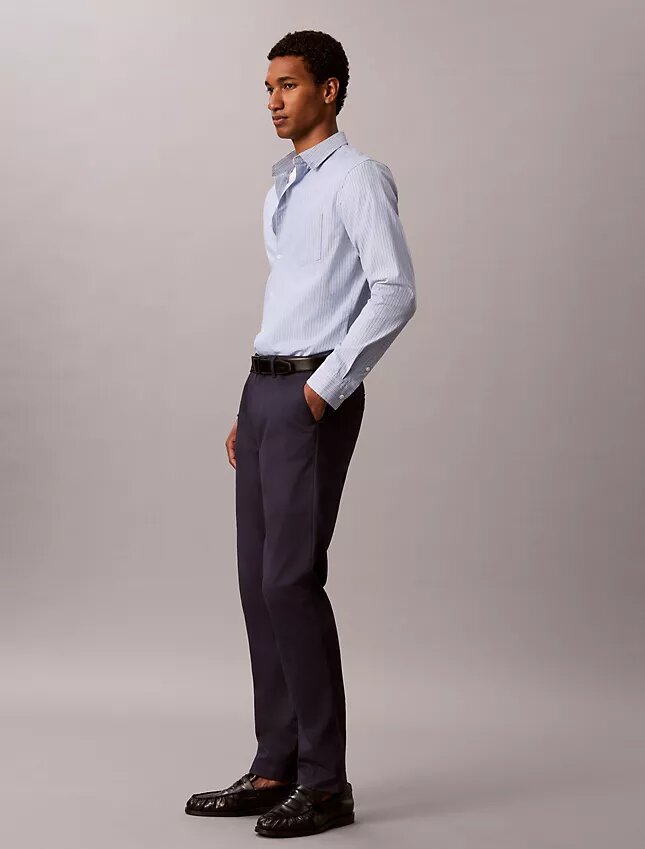Pantaloni chino slim din satin de bumbac Pantaloni chino slim din satin de bumbac