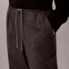 Pantaloni conici cu șnur la gleznă, cu dungi