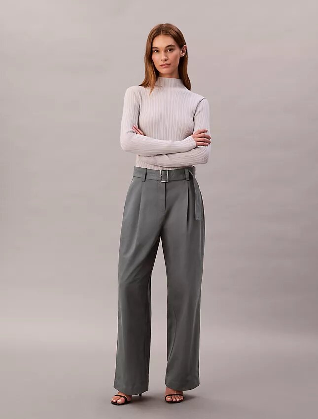 Pantaloni croiți cu curele Pantaloni croiți cu curele