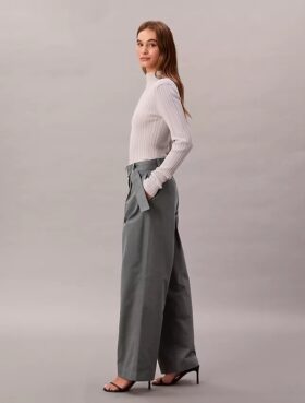 Pantaloni croiți cu curele