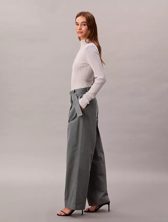 Pantaloni croiți cu curele Pantaloni croiți cu curele