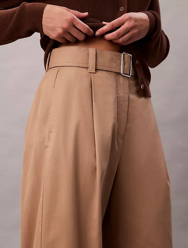 Pantaloni croiți cu curele Pantaloni croiți cu curele