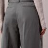 Pantaloni croiți cu curele Pantaloni croiți cu curele