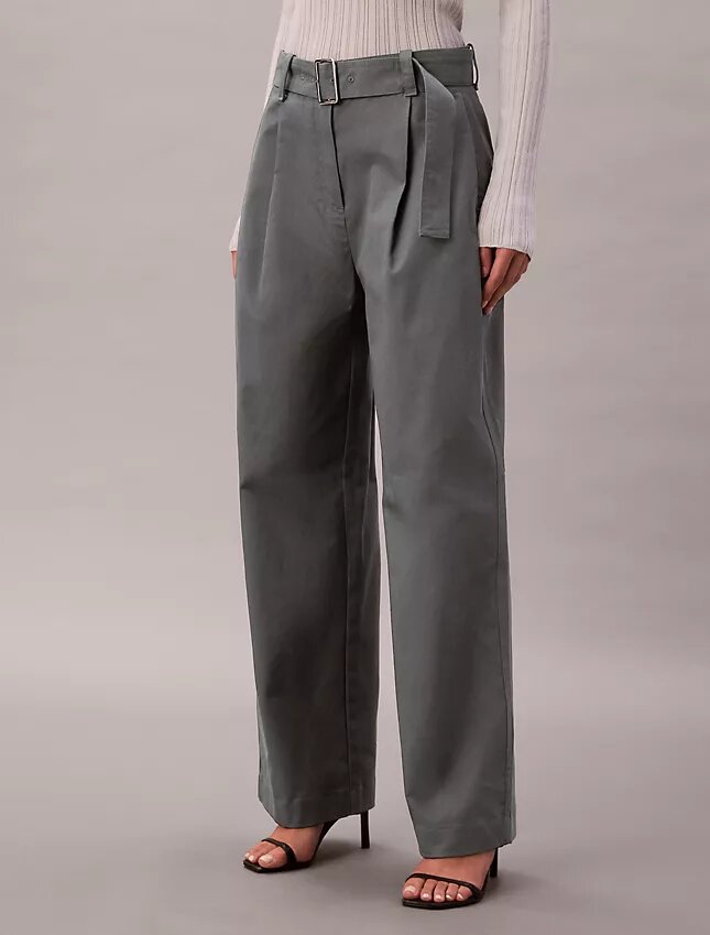 Pantaloni croiți cu curele Pantaloni croiți cu curele
