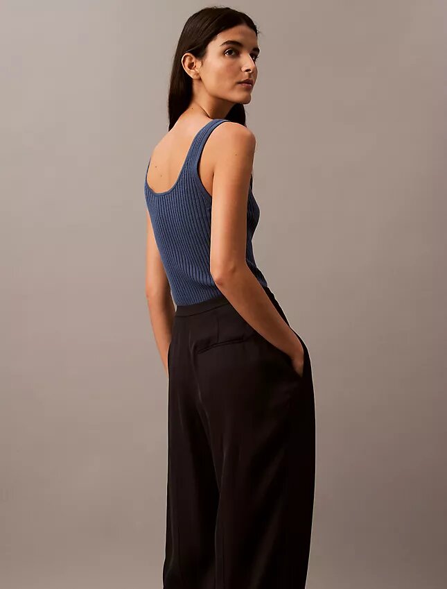 Pantaloni croiți cu talie înaltă Pantaloni croiți cu talie înaltă