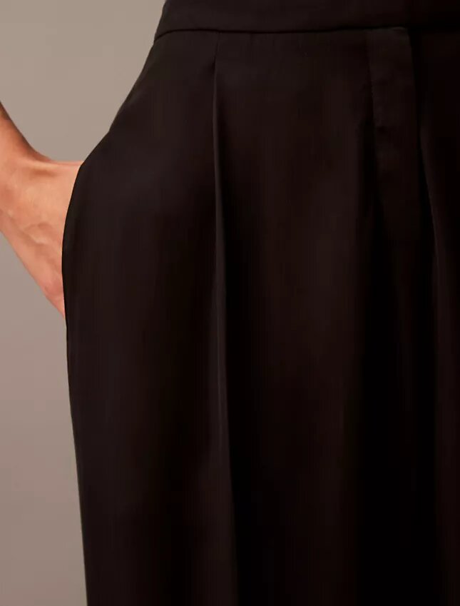 Pantaloni croiți cu talie înaltă Pantaloni croiți cu talie înaltă