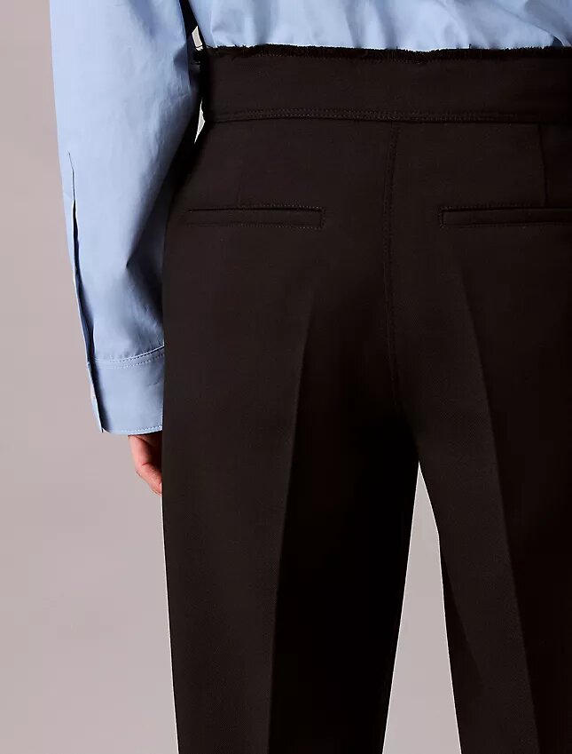 Pantaloni cu margini nefinisate Pantaloni cu margini nefinisate