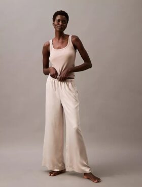 Pantaloni de dormit din satin cu picior larg
